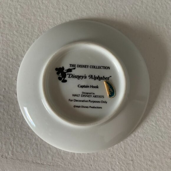 Disney's Alphabet Collection Mini Trinket Plate 3.25" Letter H Captain Hook - Picture 2 of 2
